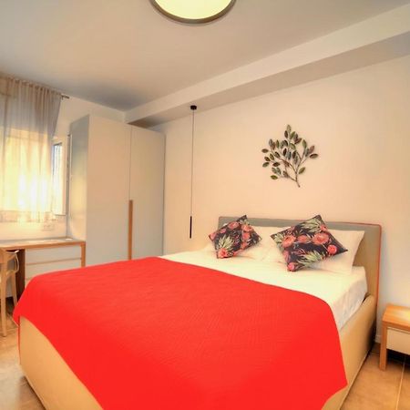 Apartments Villa Rojnica Jelsa  Ngoại thất bức ảnh