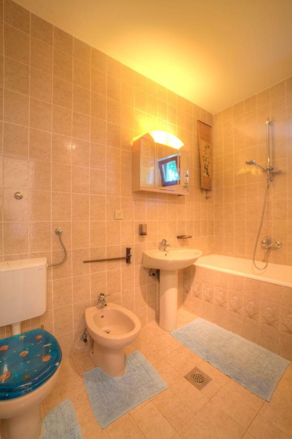 Apartments Villa Rojnica Jelsa  Ngoại thất bức ảnh